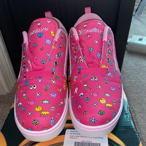 Girls authentic heelys shoes